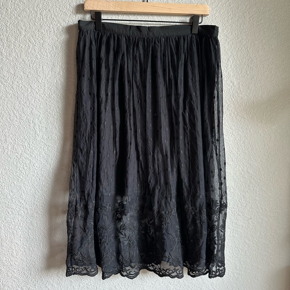 🖤F21 Contemporary Black Intricate Lace Midi Skirt